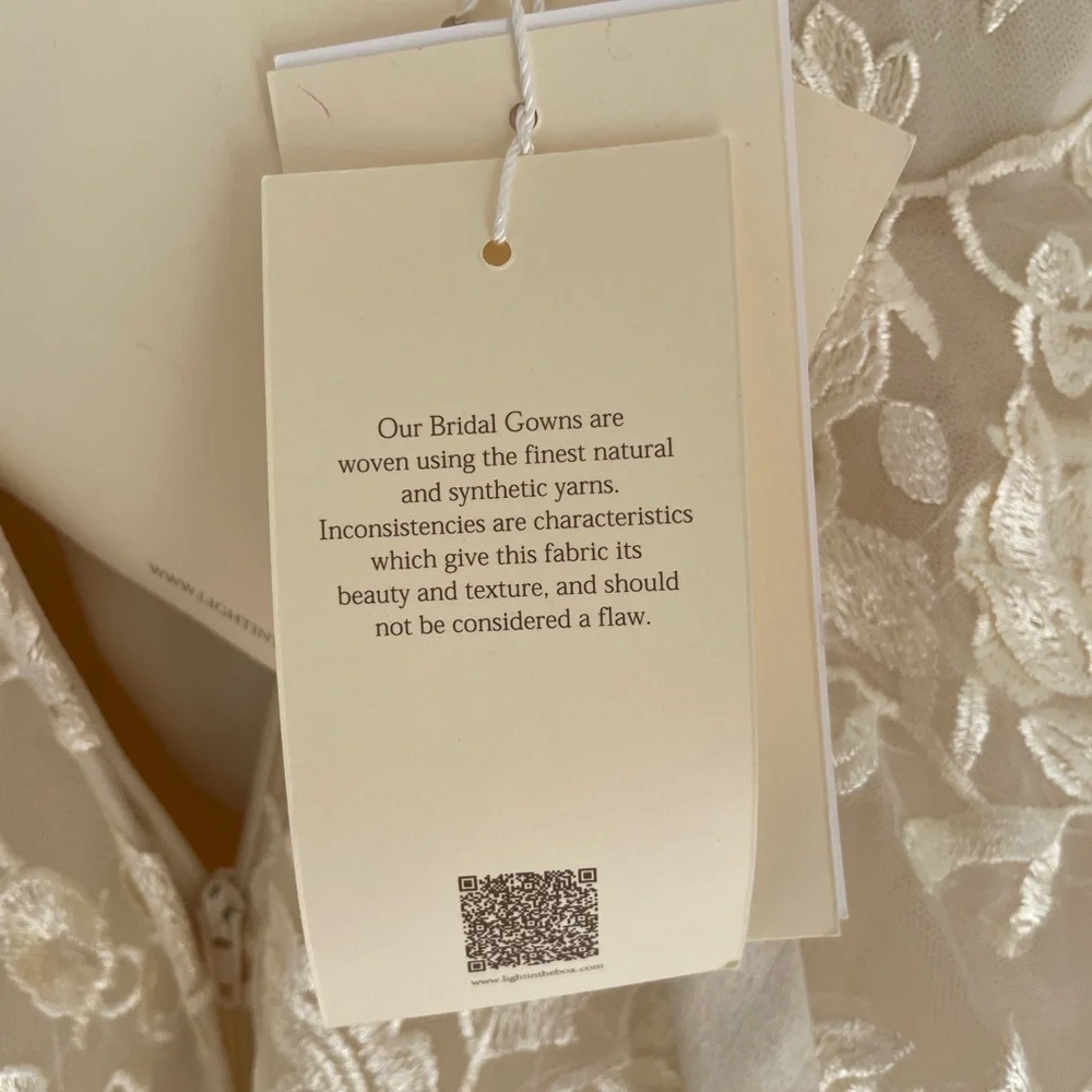 Gorgeous champagne lace wedding gown - Picture 7 of 12